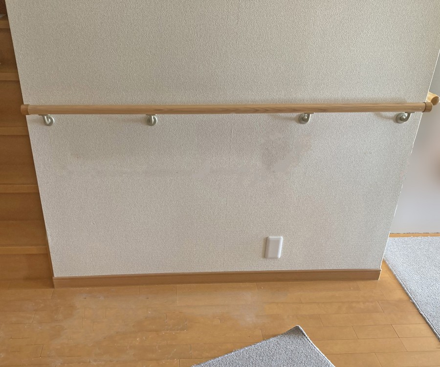 クロスの補修をしてコンセント部分も塞ぎました。