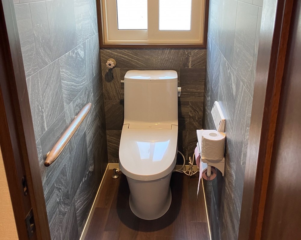 トイレリフォームはクロス、クッションフロアも変えると