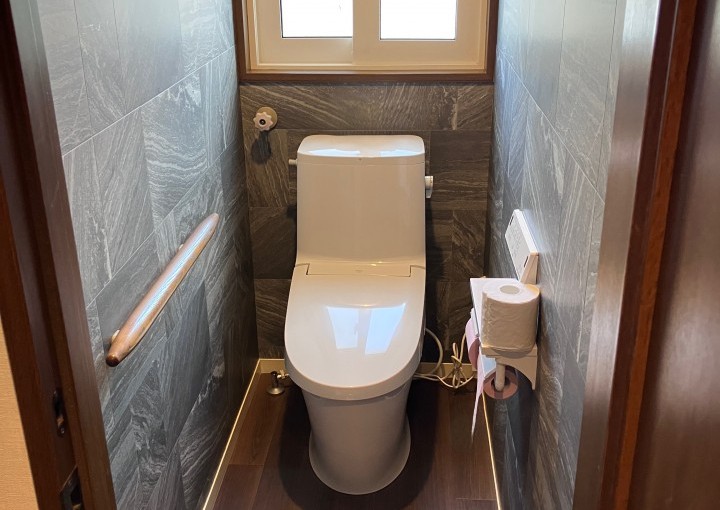 トイレリフォームはクロス、クッションフロアも変えると